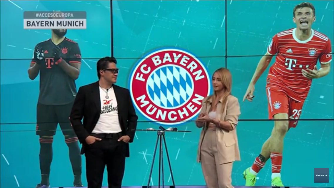 BayernCDMX's tweet photo. 🤭 LEVANTANDO LA MANO ✋POR EL BAYERN 🔴⚪️
@fcbayern_ciudad_mexico_oficial fue recibido en la casa @afizzionadosmx gran ambiente
Puras risas y hasta parentesco con @moymu23 termine 🫣
#izzimelleva #miasanmia
#bayernciudaddemexico
#porméxicoalfrente
#losdesiempre https://t.co/EiE8vqisd3