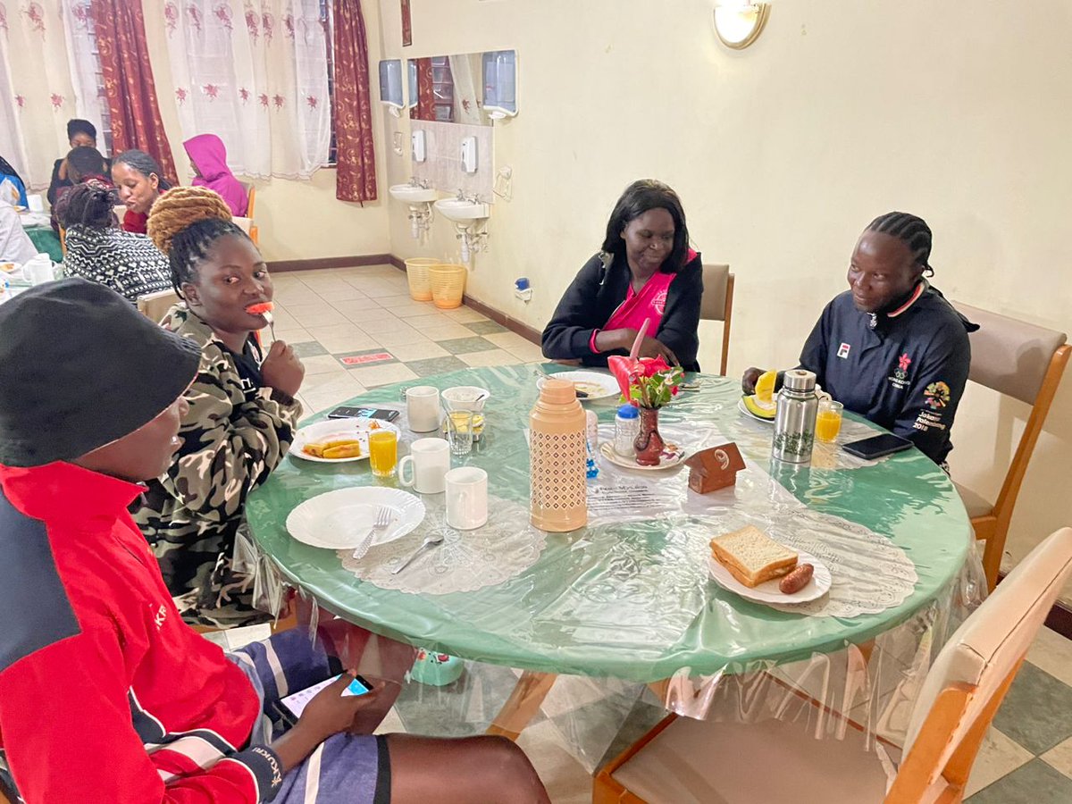 BlackPearlsRFC's tweet photo. It is a cold rainy morning in Nairobi, but despite the gloomy weather, our gems are upbeat and excited about this afternoon's match against Impala Roans. 🤗 

Breakfast done! 6 hours to kick off ... 

#BlackPearlsStrong 🖤❤️
#LONEAfrica https://t.co/s46YCPJEKb