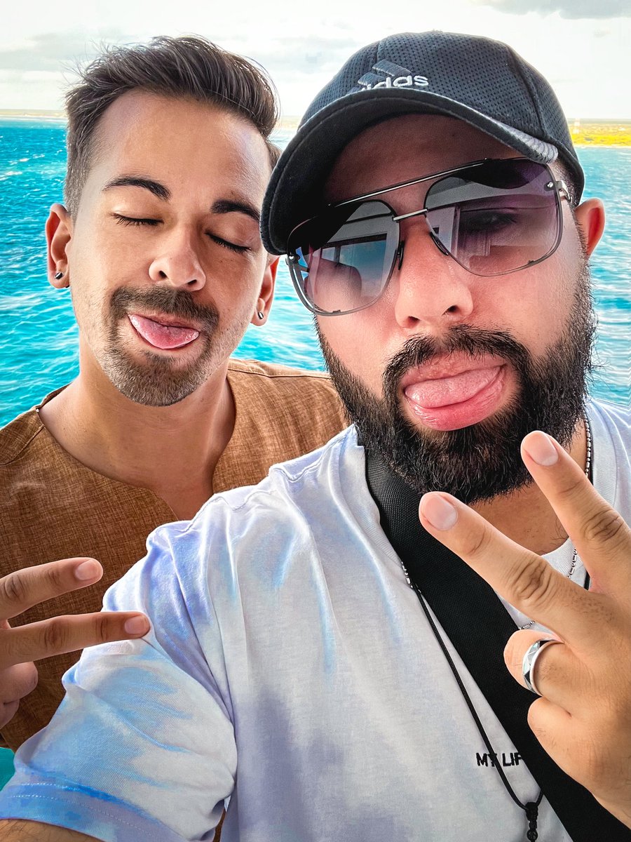 Technobae tweet media