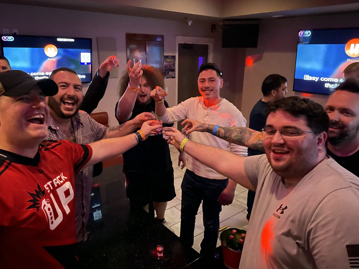 ShanghaiSix's tweet photo. Night 83, #NightGymPlus 

Special #PAXEast edition: squats and roadmarch to karaoke with @ItsBambzi https://t.co/WySgehiyGe