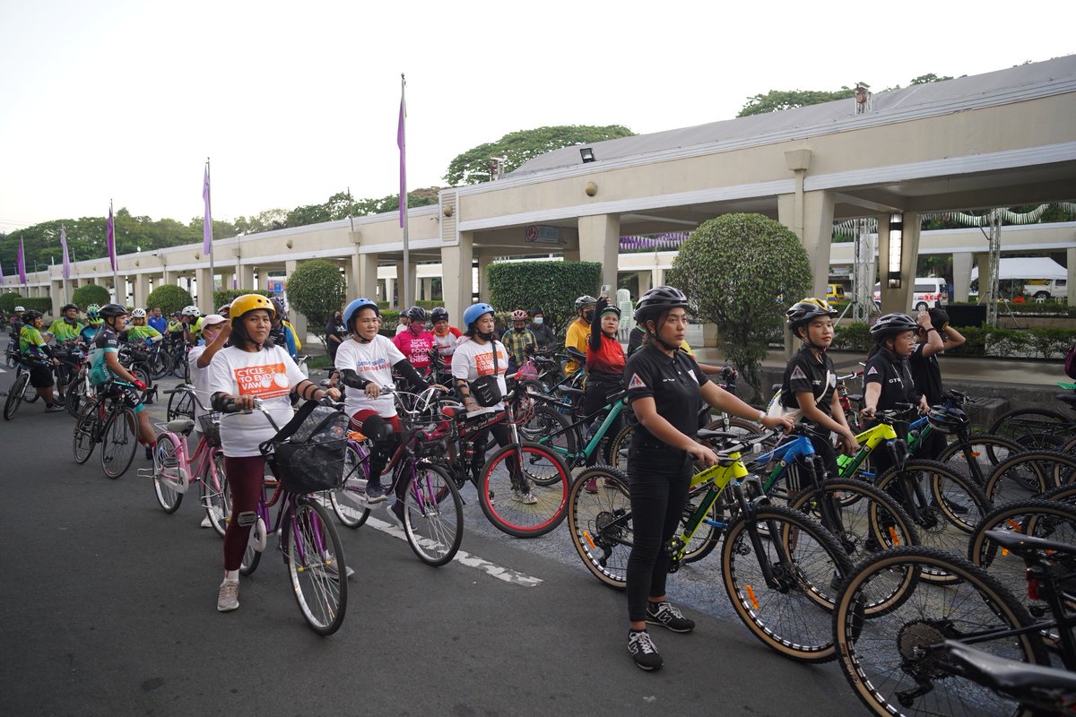 Padyak ng Kababaihan para sa Kalikasan 🚲🌎

Pinangunahan ni Mayor Joy Belmonte ang pagpadyak para sa kababaihan at kalikasan ngayong umaga.