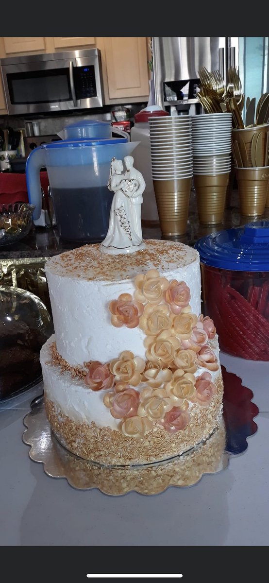 RashellShell25's tweet image. Have a cake order coming up soon? Birthday, anniversary, literally anything! Shoot me a DM or message my @pandulcemadebyshelly page@on insta or Facebook!