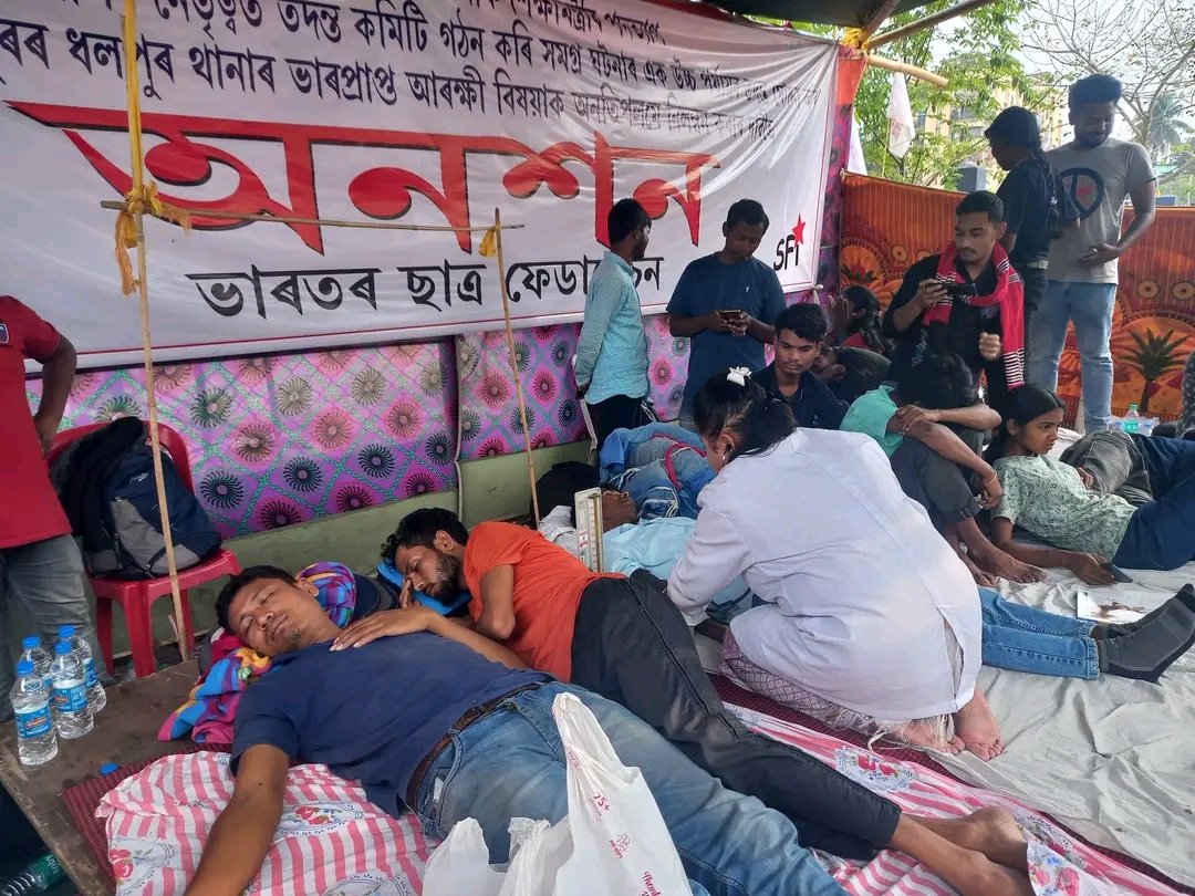 sfiassam's tweet photo. SFI's Hunger Strike to #SaveSEBA has entered fifth day. No communication from @himantabiswa led #AssamGovt. They should know, SFI is here to stay.
We won't let public institutions like #SEBA to get destroyed like this.
Greetings to everyone who have been there in solidarity. https://t.co/PEPk4G4FTi