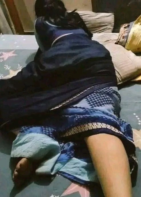 dev80x's tweet photo. মাকে এমন ভাবে দেখলে আমি মায়ের শাড়ি তুলে পিছন থেকে মাকে কুকুর বানিয়ে জোরে জোরে ঠাপাতে ��ুরু করি 💓😋🔥 https://t.co/lhDmK9cl2H