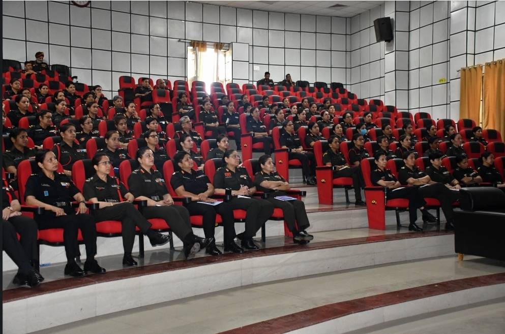 adgpi's tweet photo. #Milestone

The pioneer batch of 91 Women Officers of #IndianArmy attends the prestigious Senior Command Course at Army War College, #Mhow. The course trains prospective Commanding Officers of the #IndianArmy to effectively command a unit.

#NariShakti https://t.co/23YC8hQeb9