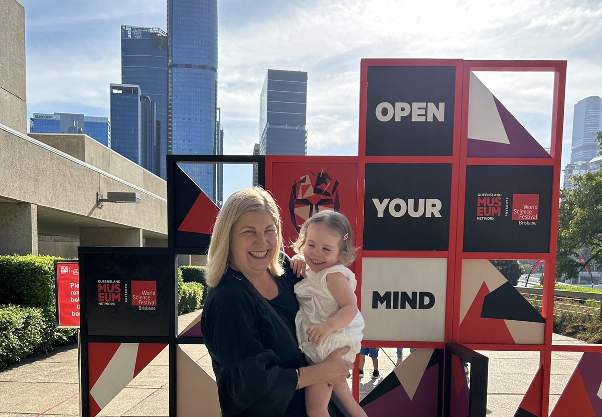 We had a great morning to #openthemind @WSFBrisbane #hatchingturtles and #petagoniandinosaurs @qldscience