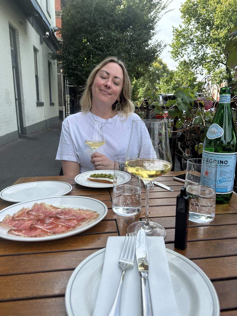 XOXO GOSSIP GLADZ tweet media