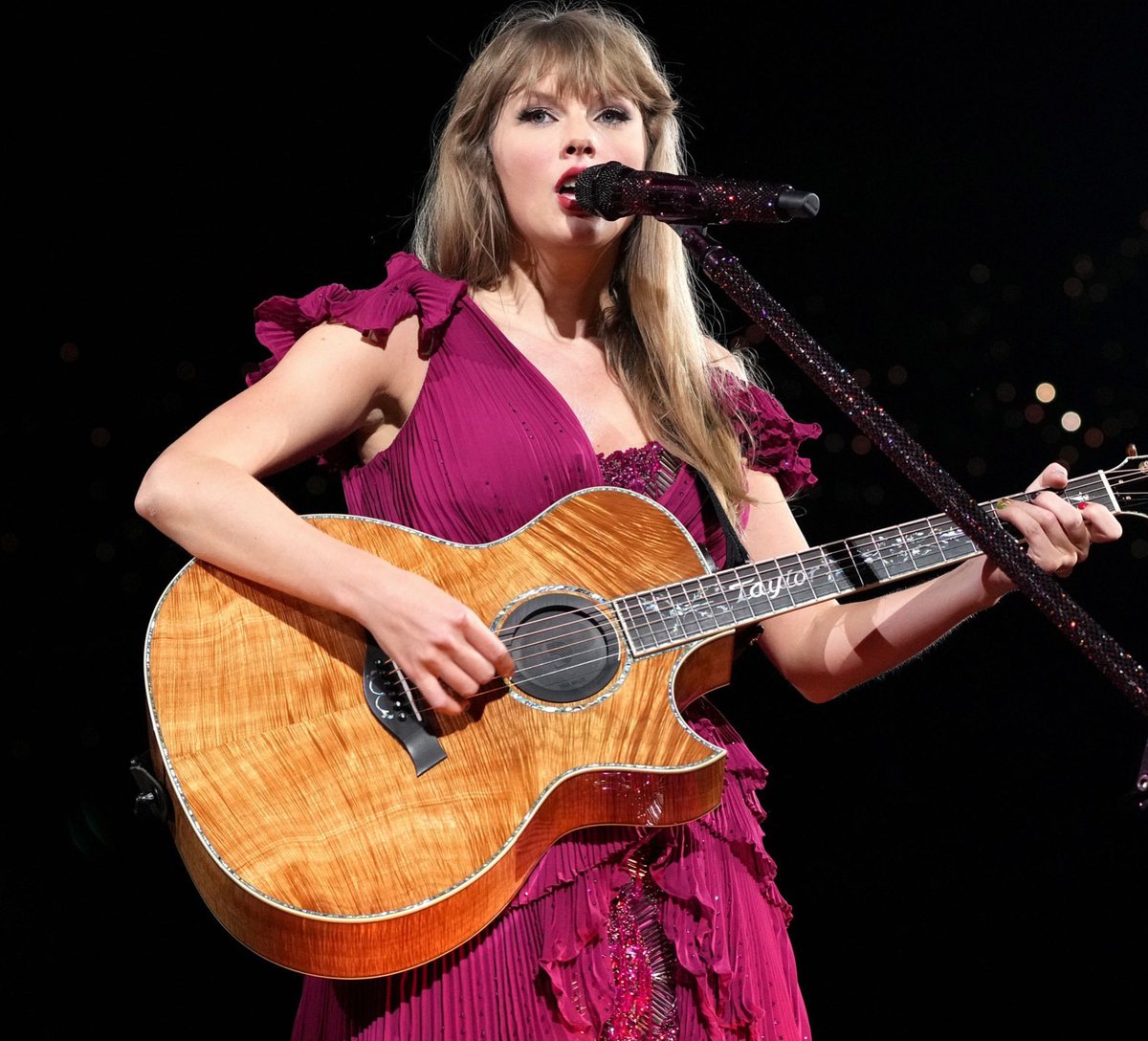 TheSwiftSociety's tweet photo. ‼️| Tonight’s surprise songs are "Our Song" and "Snow On The Beach" https://t.co/Wf95DoCrbK