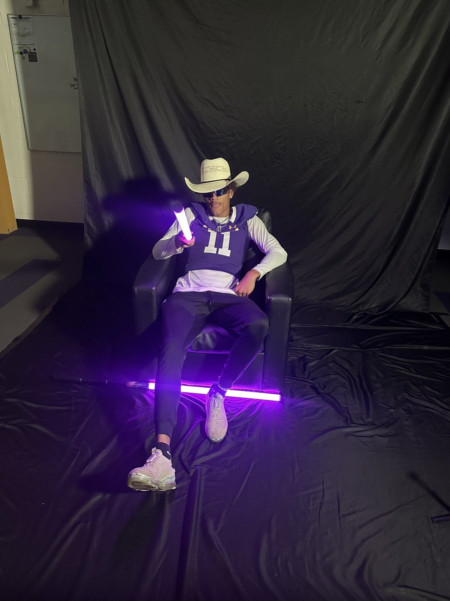 Cbean0611's tweet photo. Had a blast at Hardin Simons University 🤠💜💛#recruitwoodville @CoachRob4Realz @CoachTegeler @Whitehead_HSU @BurlesonHSU https://t.co/SjawIDNea6
