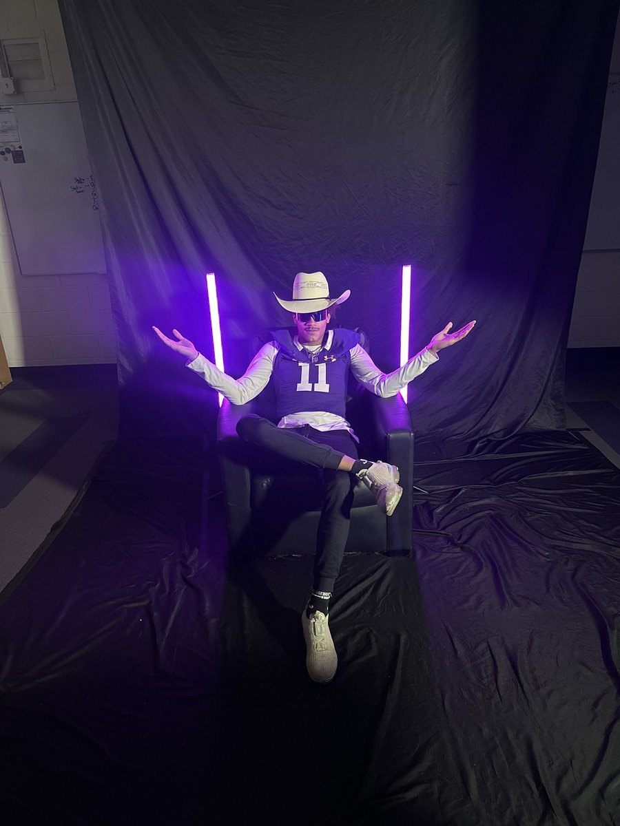 Cbean0611's tweet photo. Had a blast at Hardin Simons University 🤠💜💛#recruitwoodville @CoachRob4Realz @CoachTegeler @Whitehead_HSU @BurlesonHSU https://t.co/SjawIDNea6
