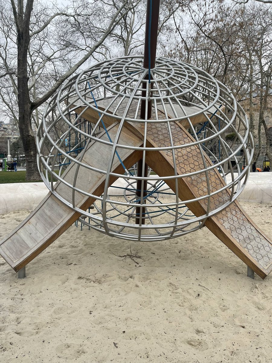 BosmatW's tweet image. Sand playground in the middle of hectic #Istanbul where children can have safe place to play and explore #playfull #city #child #development