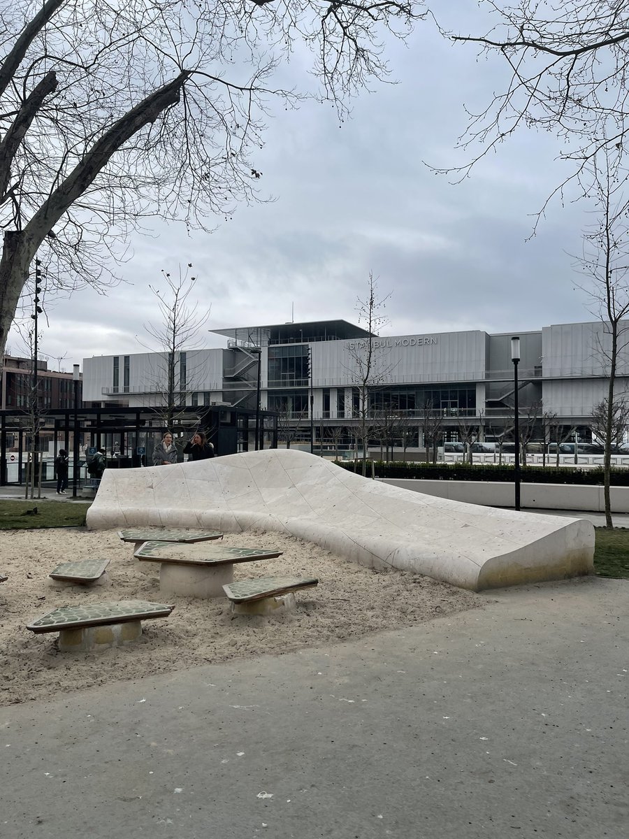 BosmatW's tweet image. Sand playground in the middle of hectic #Istanbul where children can have safe place to play and explore #playfull #city #child #development