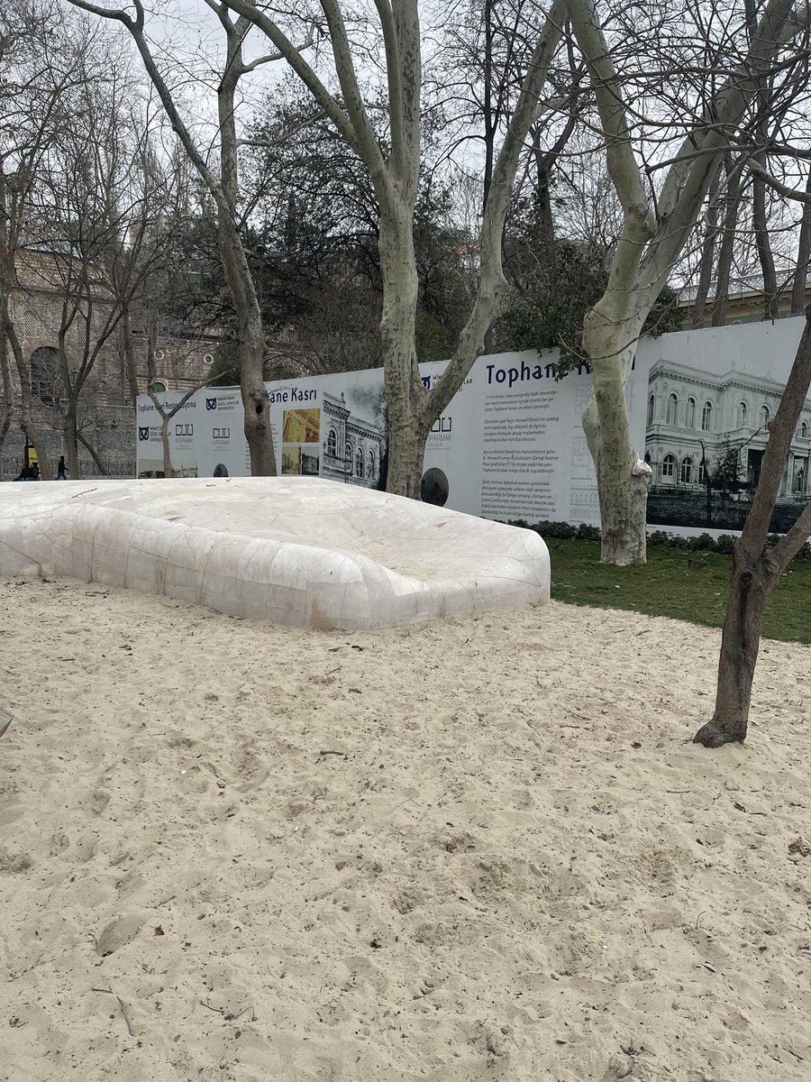 BosmatW's tweet image. Sand playground in the middle of hectic #Istanbul where children can have safe place to play and explore #playfull #city #child #development