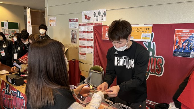 🦌中澤店長🦌本日のグッズ店長は、爆発力あるオフェンスが魅力のひとつ #中澤海斗 選手でした🏀たくさんの方のご来店、ありが