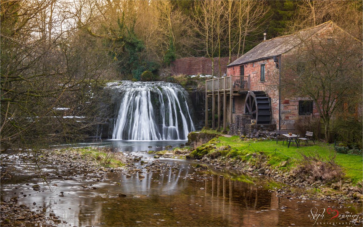 steph_downing's tweet photo. Gotta love a pretty waterfall #northyorkshire https://t.co/84JisDJQ3N