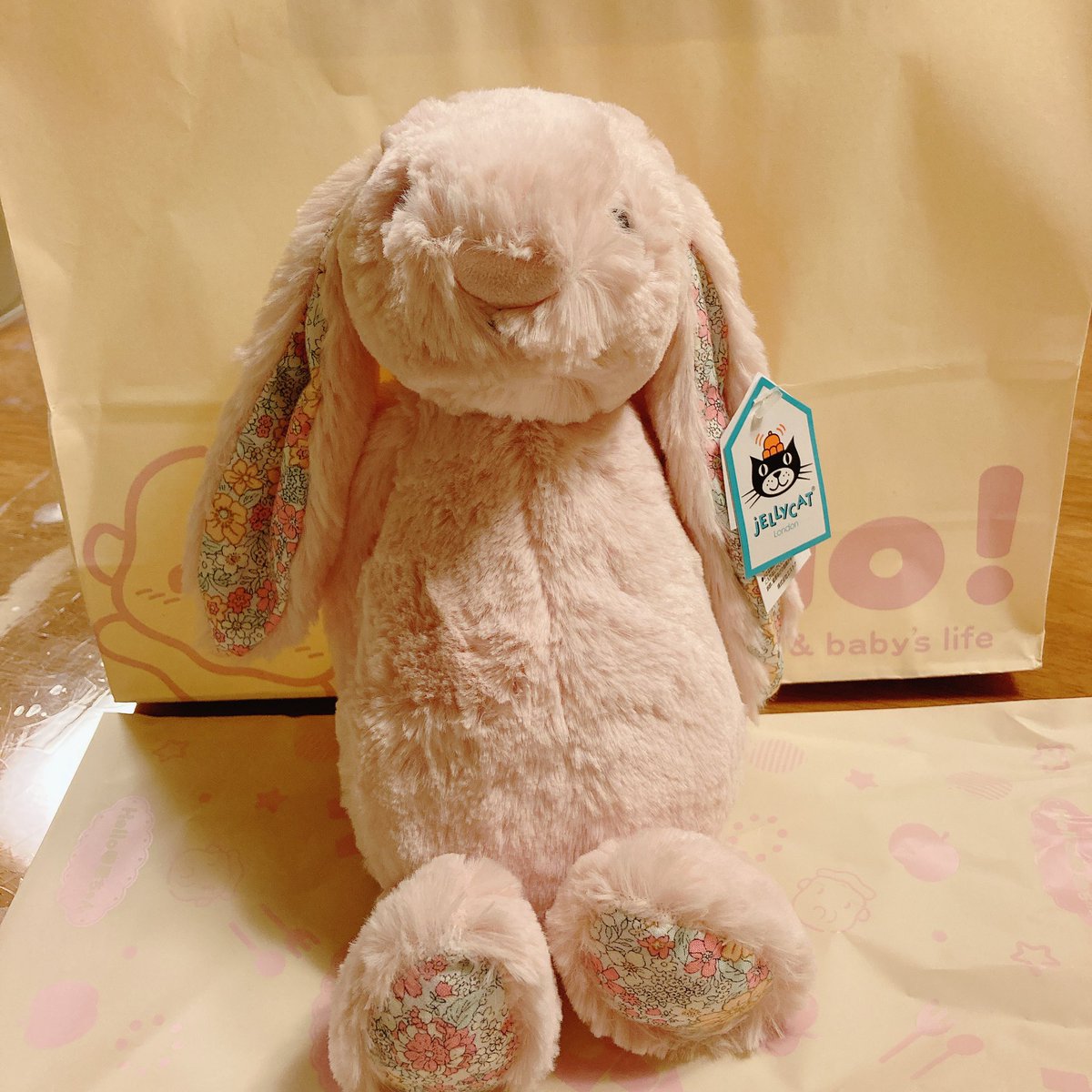 kknnnn89's tweet photo. 姉にファーストトイをいただきました🐰💓嬉しい〜♥️
ベビちゃん気に入ってくれるといいなぁ👶🏻❣️
#firsttoy https://t.co/P6NGiweQ8S