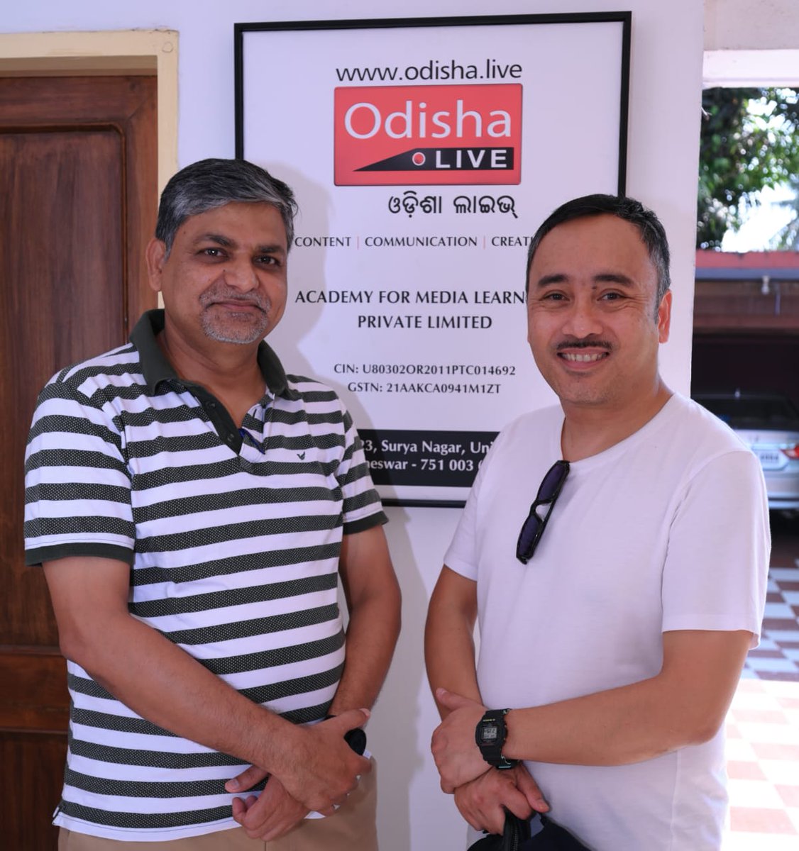 OdishaLIVE's tweet photo. @facommu @mmumalaysia Prof Ahmad who was in Bhubaneswar as part of his #India tour, visited OdishaLIVE HQ upon the CEO's invitation. OdishaLIVE Editor &amp; CEO @nilambarrath had an insightful chat with Prof Ahmad on diff applications of strategic communication &amp; digital content mgmt in the new age. https://t.co/kCtAxMJZic