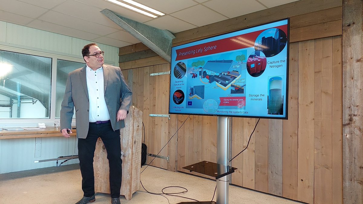 Gert Aerts of <a href="/LelyHolding/">Lely</a> explains about the #solutions Lely has to offer reducing emissions. 'It starts in the field and with the cow.'
<a href="/DutchRoots2018/">Dutch Roots</a> #dairy #reductionemission