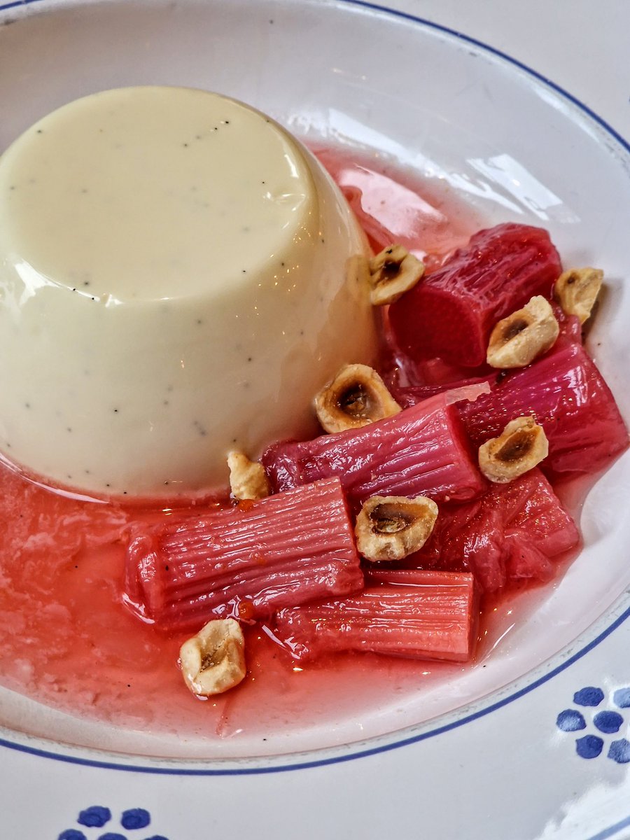 letsrigatoni's tweet image. Panna cotta, vanilla poached rhubarb, hazelnuts. 🧡

#springmenu