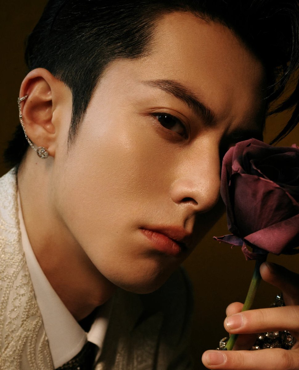 NipawanTim's tweet photo. Dylan studio updates for Weibo Night❶

Caption:
La Rosa dell'Universo #หวังเฮ่อตี้ #DylanWang2022WeiboNight https://t.co/bF7SmvOHIa