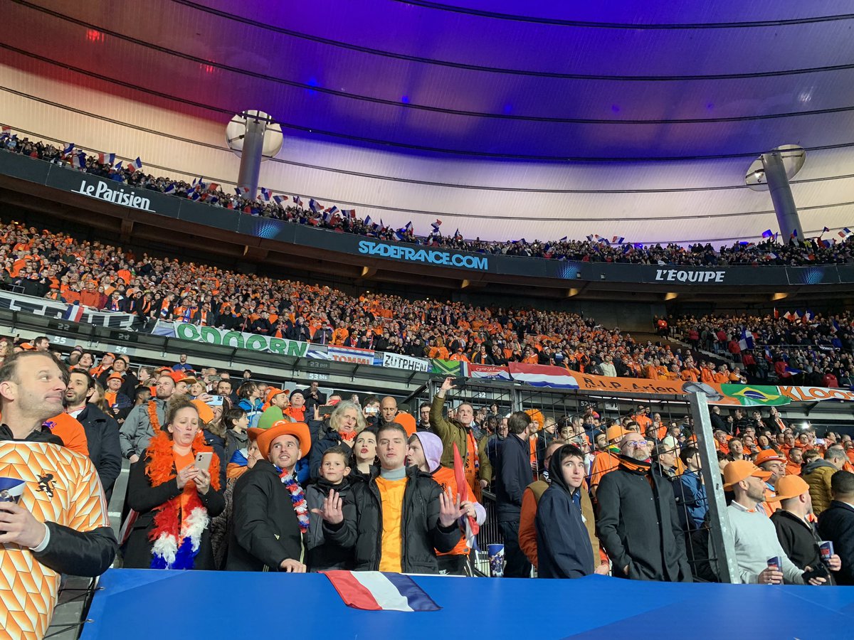 Een awayday van <a href="/OnsOranje/">OnsOranje</a>. Het levert veel reacties op met wortels en klompen. Het was m’n eerste maar niet m’n laatste. Omdat ik geloof dat je beter zelf kunt proberen het verschil te maken dan vanachter je smartphone op de bank commentaar leveren. 

🥕 🧵 👇🏻