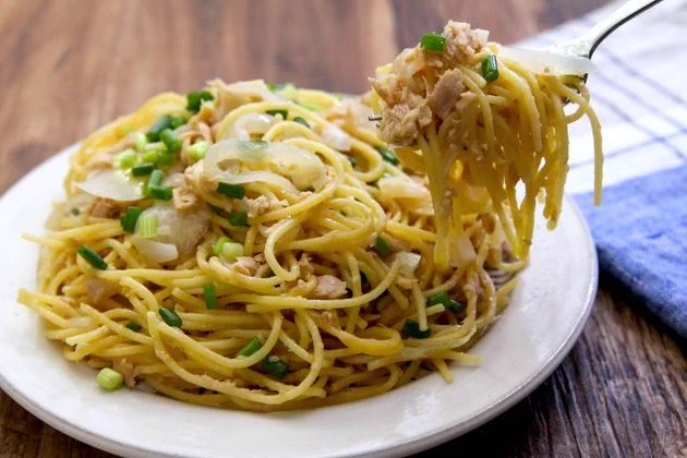 ツナ缶と新玉で作るパスタが最高に旨い！レンジで簡単『和風パスタ』