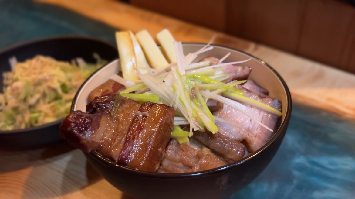 究極の燻製焼豚を求めて10日間かけて作りました。時間をかければなんでも美味しい説。燻製は温度管理、塩漬け、色々な方法があって面白い。それにしても、美味しかった。🤤🤤

youtu.be/qBqL2Yj-w5M