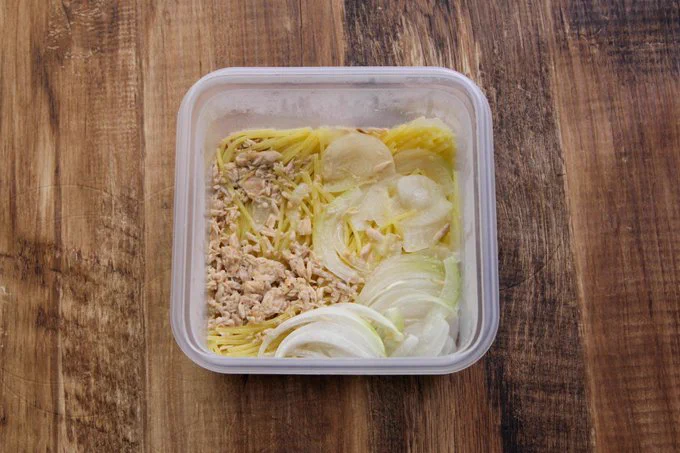 ツナ缶と新玉で作るパスタが最高に旨い！レンジで簡単『和風パスタ』