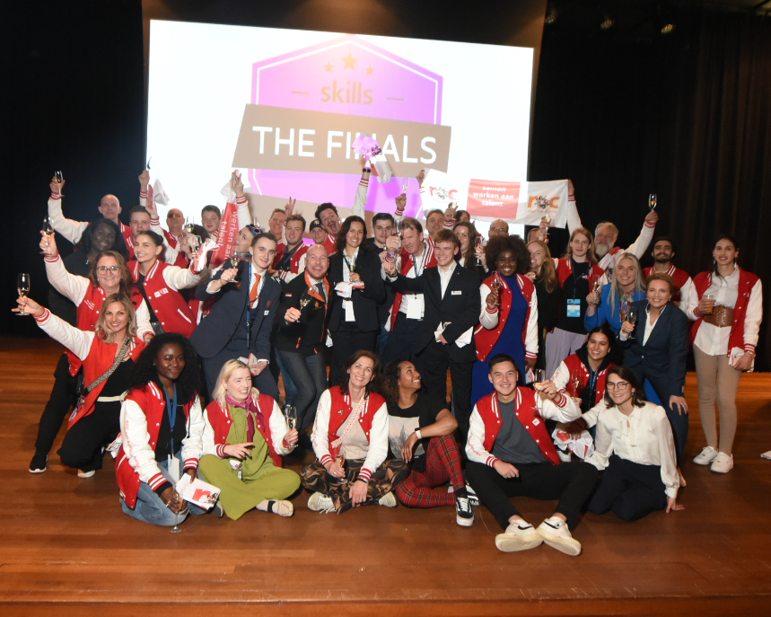 ROC van Amsterdam (@rocva) on Twitter photo Gisteren was de prijsuitreiking van <a href="/WorldSkillsNL/">WorldSkills NL</a>. Wat was het spannend, maar gelukkig veel blije gezichten én medailles! 🥳
Deze studenten vielen in de prijzen:
🥇3x goud: Jirki, Dominique en Thomas
🥈4x zilver: Sharon, Simone en Lilian & Qusai
🥉2x brons: Mia en Klaas
#STF23 Gisteren was de prijsuitreiking van <a href="/WorldSkillsNL/">WorldSkills NL</a>. Wat was het spannend, maar gelukkig veel blije gezichten én medailles! 🥳
Deze studenten vielen in de prijzen:
🥇3x goud: Jirki, Dominique en Thomas
🥈4x zilver: Sharon, Simone en Lilian & Qusai
🥉2x brons: Mia en Klaas
#STF23