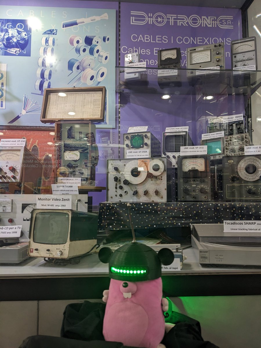 deadprogram's tweet photo. Pretty sure I have never seen Gopherbot so happy! Visiting @diotronic1 in Barcelona. https://t.co/KJ5e8Hrgxl