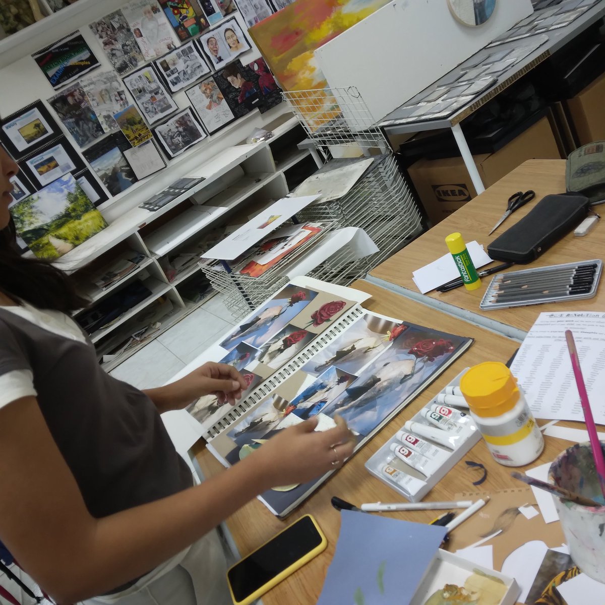 BISRCreates's tweet photo. Mrs Khampuwieng's Year 11 art class are working hard at the final weekend workshop before their art exam in May. Good luck to these hard working students. #Alhambra #bisrcreates https://t.co/EfLw0k4jTF