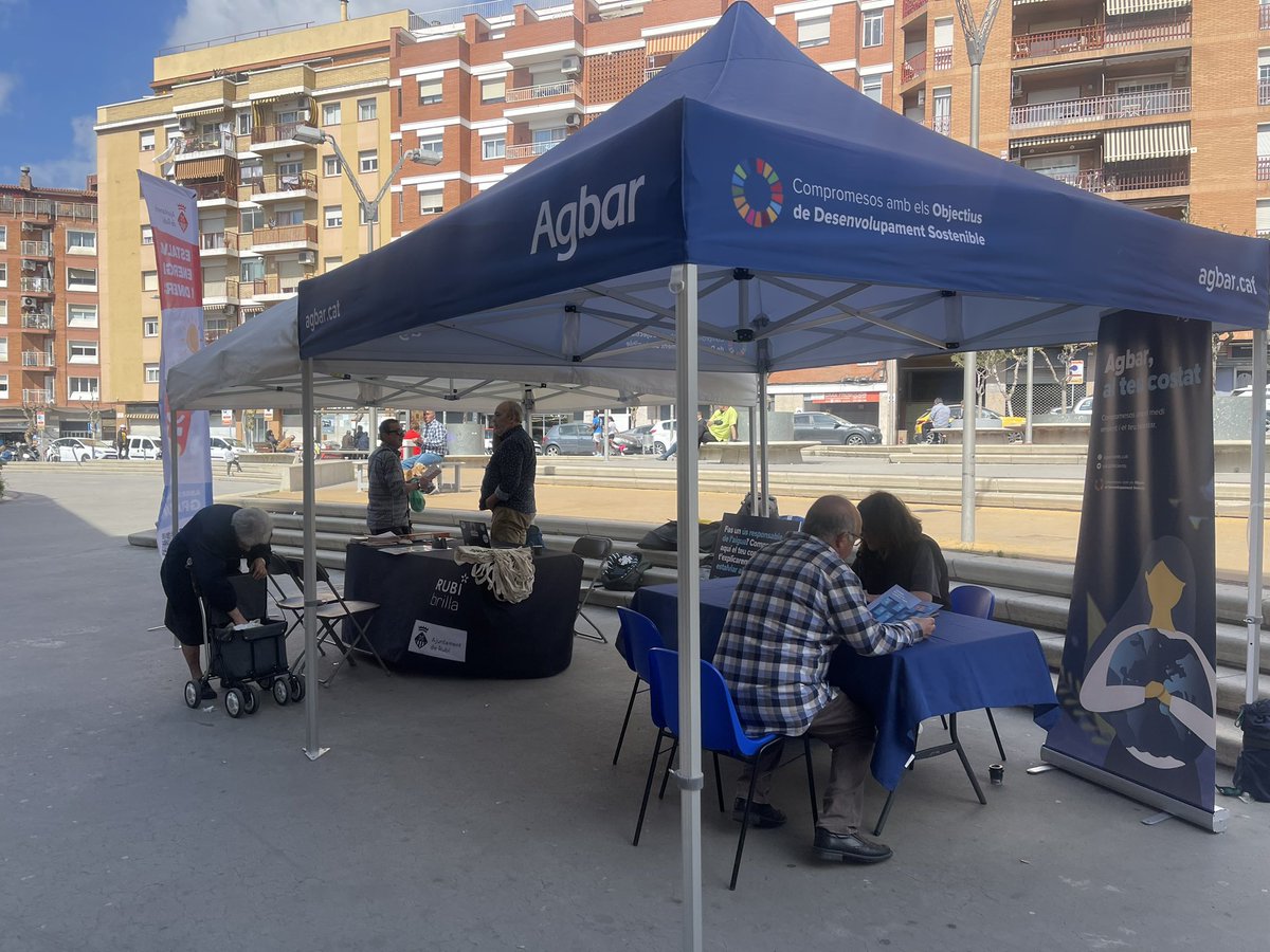 Veolia_Cat's tweet photo. ♻️ A #RubíCity, col·laborem amb la iniciativa "#RubíBrilla" de l'@AjRubi on expliquem com fer un consum responsable de l'aigua. 

💧 També oferim consells d'estalvi per preservar aquest recurs escàs. https://t.co/drpD6XeWJM
