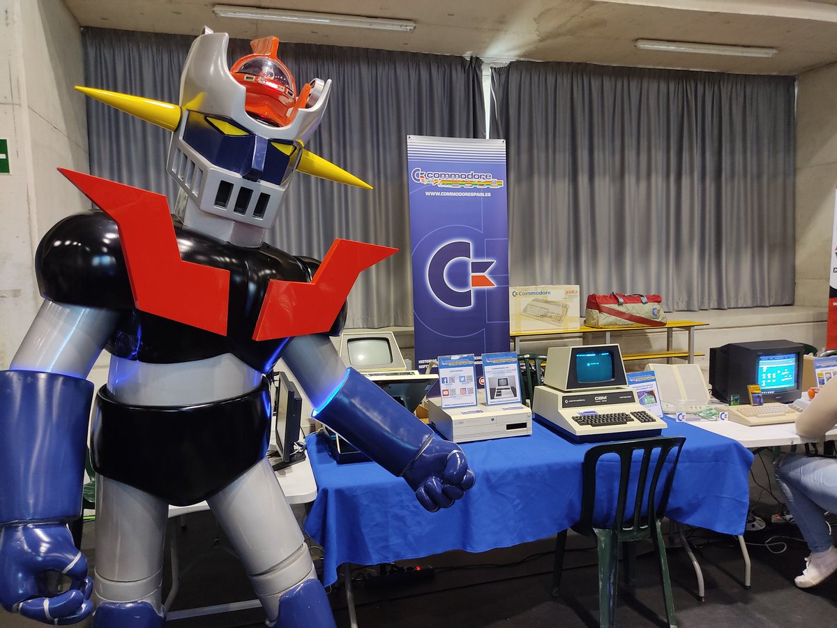 CommodoreSpain's tweet image. #retroweekendalcoi2023 #retroweekend @RetroweekendA Tecnología actual 😅🤪