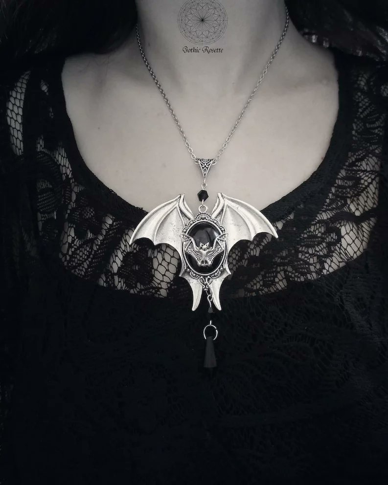GothicRosette's tweet photo. 🦇Gothic bat necklace 🦇https://t.co/jwhq1PEWau

#gothic #gothjewelry https://t.co/ZB4PsgJvKL