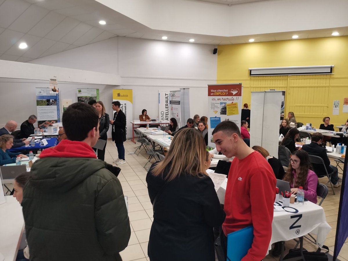 soitzick's tweet photo. Job dating alternance c'est en cours et c'est pour vous 😉
#alternance #emploi #chatellerault
@MLNordVienne @pole_emploi https://t.co/yePoHcjWFc