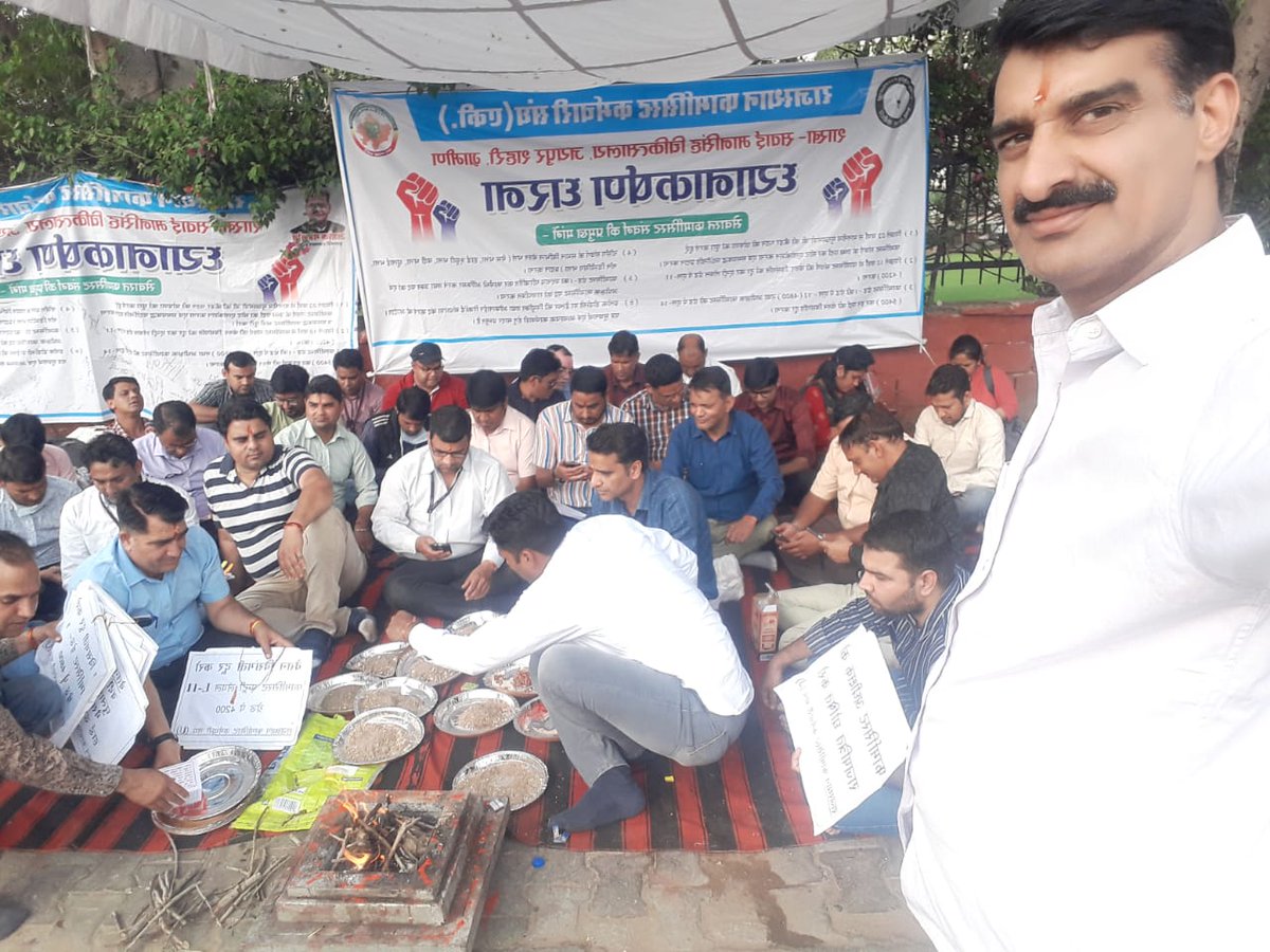 आप तो कह रहे थे कि गांधीगिरी से सब कुछ होता है पर फार्मासिस्ट की मांगे क्यों नहीं
 #वादा_ना_भूलो_गहलोत_जी
#फार्मासिस्ट_कर_रहे_गांधीगिरी 
<a href="/ashokgehlot51/">Ashok Gehlot</a> 
<a href="/plmeenaINC/">Parsadi Lal Meena</a> 
<a href="/artizzzz/">Arti Dogra</a> 
<a href="/_lokeshsharma/">Lokesh Sharma</a>