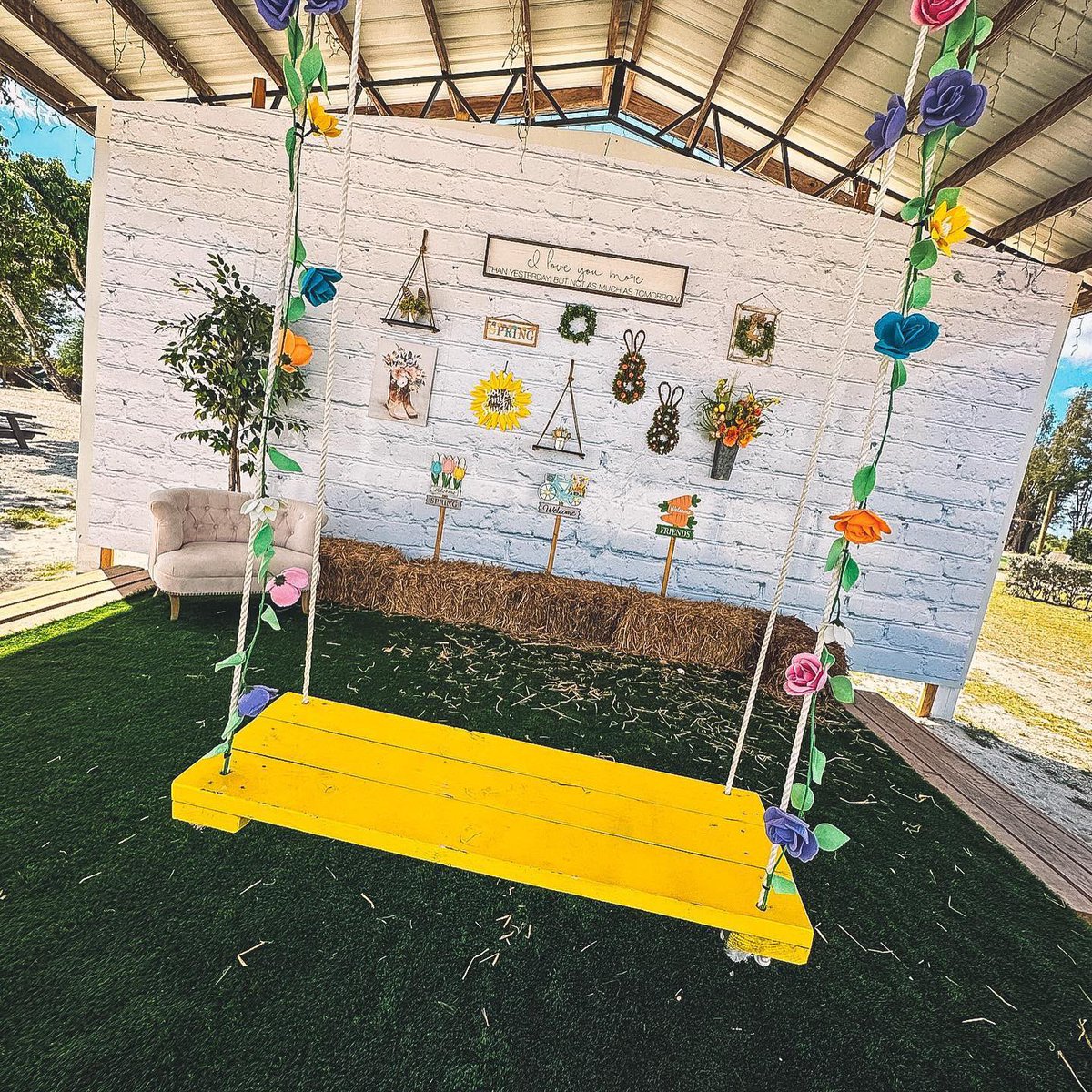 TheBerryFarms's tweet photo. ๐ป Get ready for an unforgettable experience at The Berry Farm's Flower Festival! ๐บ From now through April 16, come explore our 4-acre sunflower maze and marvel at the vibrant displays of zinnias, marigolds, and more. ๐ธ
#TheBerryFarm https://t.co/F9pSZSCWWX