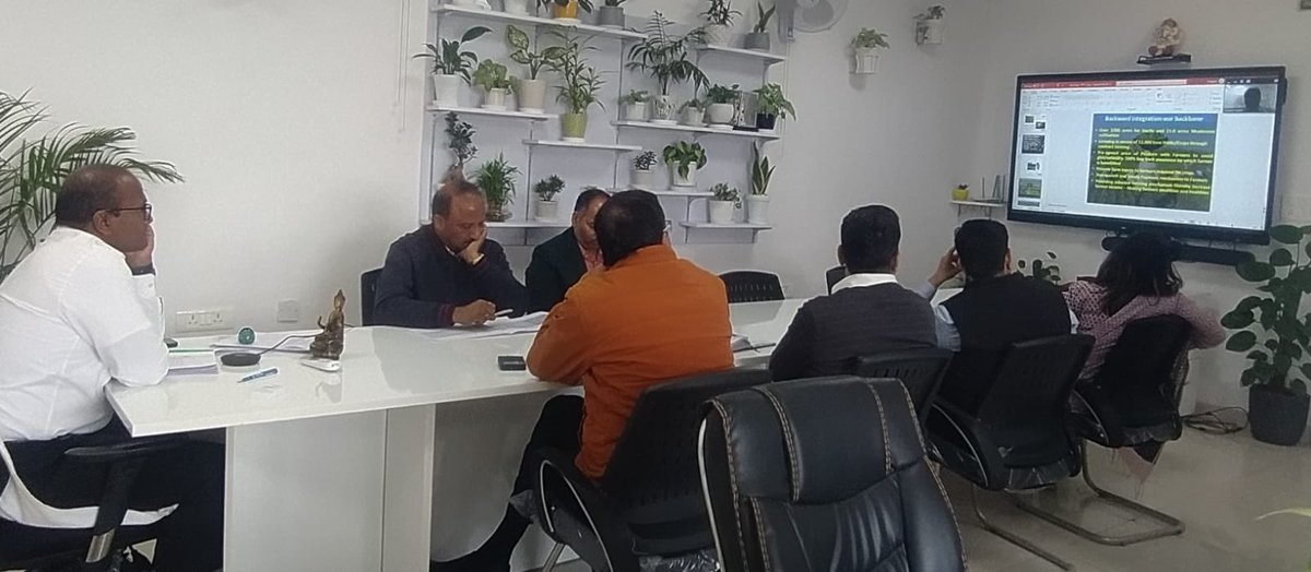 basava_ias's tweet photo. Review meeting held with sectors of UKCDP. Key discussion was on physical & finnacial progress of the sectors, status of loan disbursement v/s loan spend by the beneficiaries & introduction to flex food & its process capacities & opportunities. MinOfCooperatn @MdNcd #UKCDP https://t.co/TTxIJ6dr42