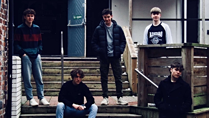 nantwichnews's tweet photo. WHAT'S ON: Young Nantwich band #Unit17 to make live paid debut at Crewe Central tonight supporting Oli Ng - details here https://t.co/hdR9iXqDAL https://t.co/nawzn0oBI8