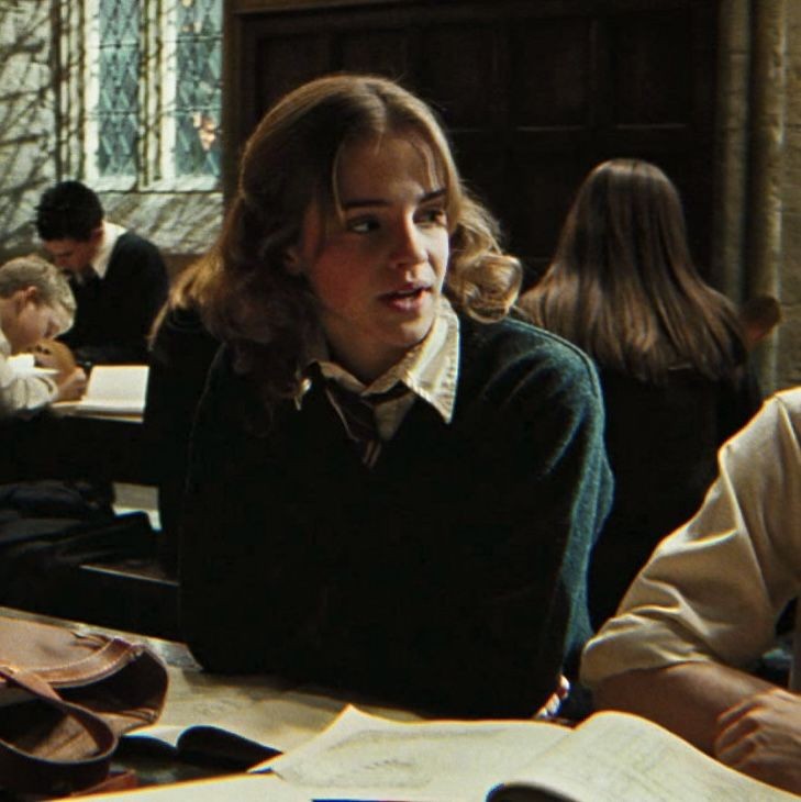 hermionethinker's tweet photo. her! https://t.co/OiWFl6pNdq