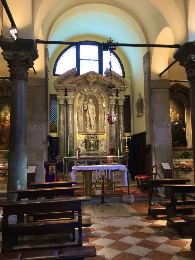 Mustapha1508's tweet photo. il primo insediamento a Venezia si colloca in un'isola poco più alta delle altre, per questo chiamata Rivus Altus (Rialto)
Il giorno dell'Annunciazione, che cadeva il #25marzo 421, fu eretta la chiesa di San Giacometo da un tal Candioto (o Eutinoto) #venezia fonte: #evenice.it https://t.co/ACogS4zEZ5