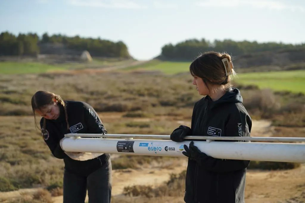pamplonetario's tweet photo. Todo preparado para el lanzamiento. #CanSatNavarra @planetaSTEM #NASERTIC @gob_na #AyuntamientoLerin @esa @EseroSp https://t.co/6g242WirgJ