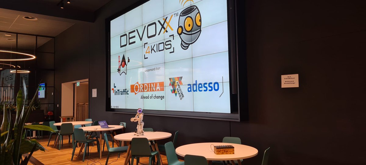 devoxx4kidsnl's tweet photo. Vandaag zijn er 53 kinderen op het kantoor van @Ordina voor een #Devoxx4kids dag in Nieuwegein. Een leerzame dag met wel drie #programmeer workshops! #mBot #MicroBit #Phaser @utrechtjug @InTrafficNL #Adesso https://t.co/wokP4RsawW