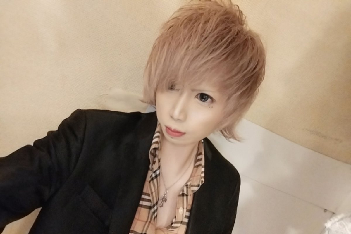 rei_1106_0214's tweet photo. 今日からメイク薄めです💄
#名古屋 #栄 #住吉 #ホスト #AXIZ #アクアリウムバー #FULLAHEAD https://t.co/4k9ny3WGsH
