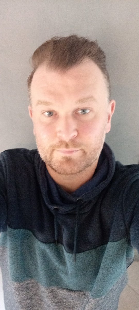 Coucou 😉
Bon samedi à vous tous
Gros bisous 😘😘