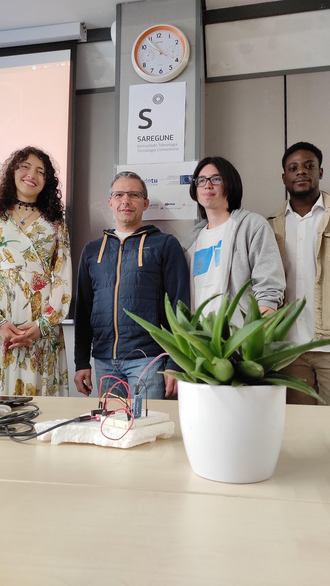 Saregune's tweet photo. Baserri Berdea es un sistema de monitorización remota a través de una aplicación web del estado de humedad de la tierra. Se puede ver toda la info(materiales, código, video) en https://t.co/MPBC1tNg5z
#Arduino #ArduinoDay #WomensLearningToCode #CodigoEnElCascoVG @sendotuAB https://t.co/S3veN356Cb