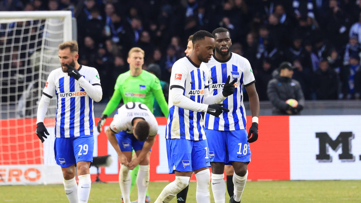 Disappointing night, two draws. Lost a 3-0 lead to Frankfurt in our first game to draw 3-3 then a more even game against Gladbach coming back from 1-0 down to draw 1-1. Two points to start off with. We need better game management in future. Onto tonight we go! 

<a href="/TheVFL_/">VFL</a>