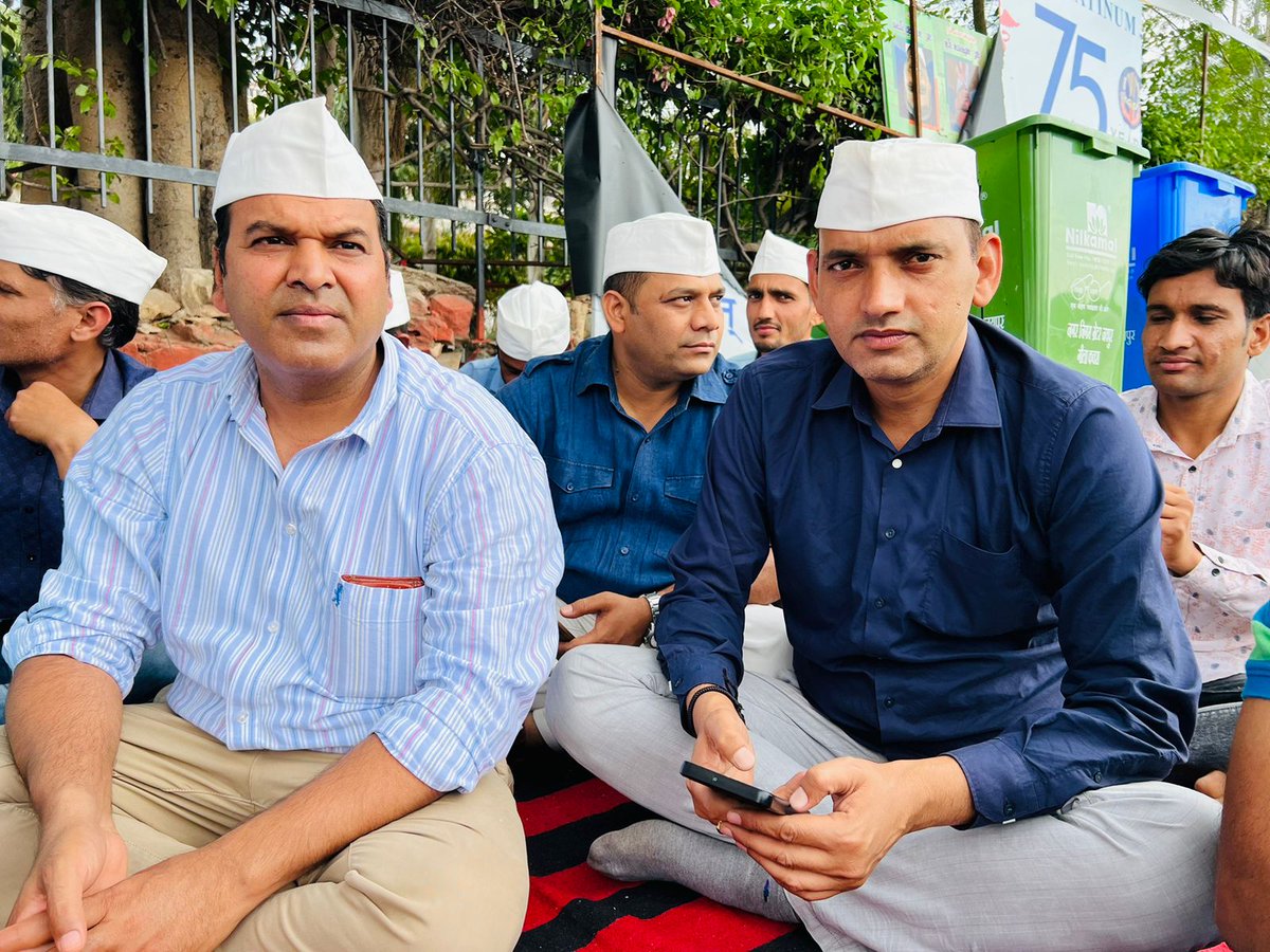 बस आपसे एक उम्मीद है है काफी जो हमें अपनी मंजिल से मिला सकती है श्रीमान जी
#वादा_ना_भूलो_गहलोत_जी
#फार्मासिस्ट_कर_रहे_गांधीगिरी
<a href="/ashokgehlot51/">Ashok Gehlot</a>
<a href="/plmeenaINC/">Parsadi Lal Meena</a>
<a href="/artizzzz/">Arti Dogra</a>
<a href="/_lokeshsharma/">Lokesh Sharma</a>
<a href="/RPEA_U/">RAJASTHAN PHARMACIST EMPLOYEE ASSO.(U)</a>
<a href="/RajCMO/">CMO Rajasthan</a>
<a href="/1stIndiaNews/">First India News</a>
<a href="/pantlp/">LP Pant</a>
<a href="/ramchandrartgh/">Ramchandra Prajapat</a>
<a href="/Bhagwan_Maloo/">Bhagwan Maheshwari</a>
<a href="/yashdna/">Yashpal Dewal 🇮🇳</a>