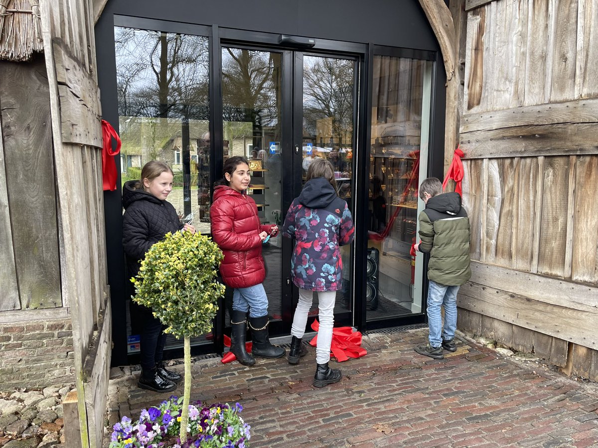 drentslandschap's tweet photo. Geslaagde opening van de Toeristisch Informatie Punt Orvelte &amp; toeristisch seizoen! Met mooie woorden van dorpscoördinator Anton Bardie en de voorzitter van stichting Marketing en Promotie Midden Drenthe, Hans Hartog, vier kinderen en muzikale ondersteuning St. Cecilea uit Elp https://t.co/YWT1HxbsE0