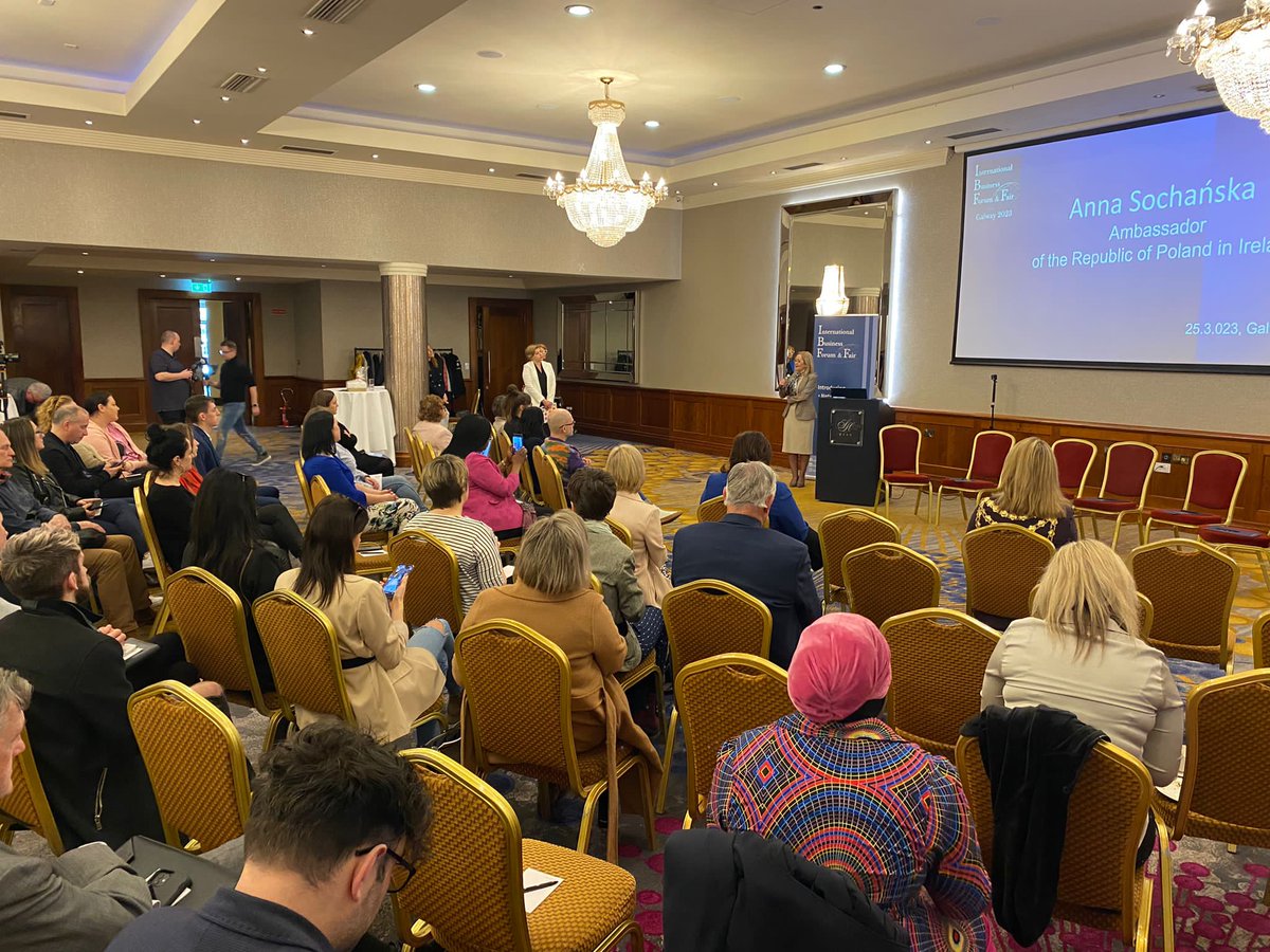 PLinIreland's tweet image. 🇵🇱Ambassador Anna Sochańska opens the first ever #IBFF linking 🇵🇱Polish, 🇮🇪Irish &amp;amp; migrant businesses🤝! Migrant businesses have a postive impact on the Irish economy. Thank you to the organisers for their hard work and to our Irish friends!🙏👏